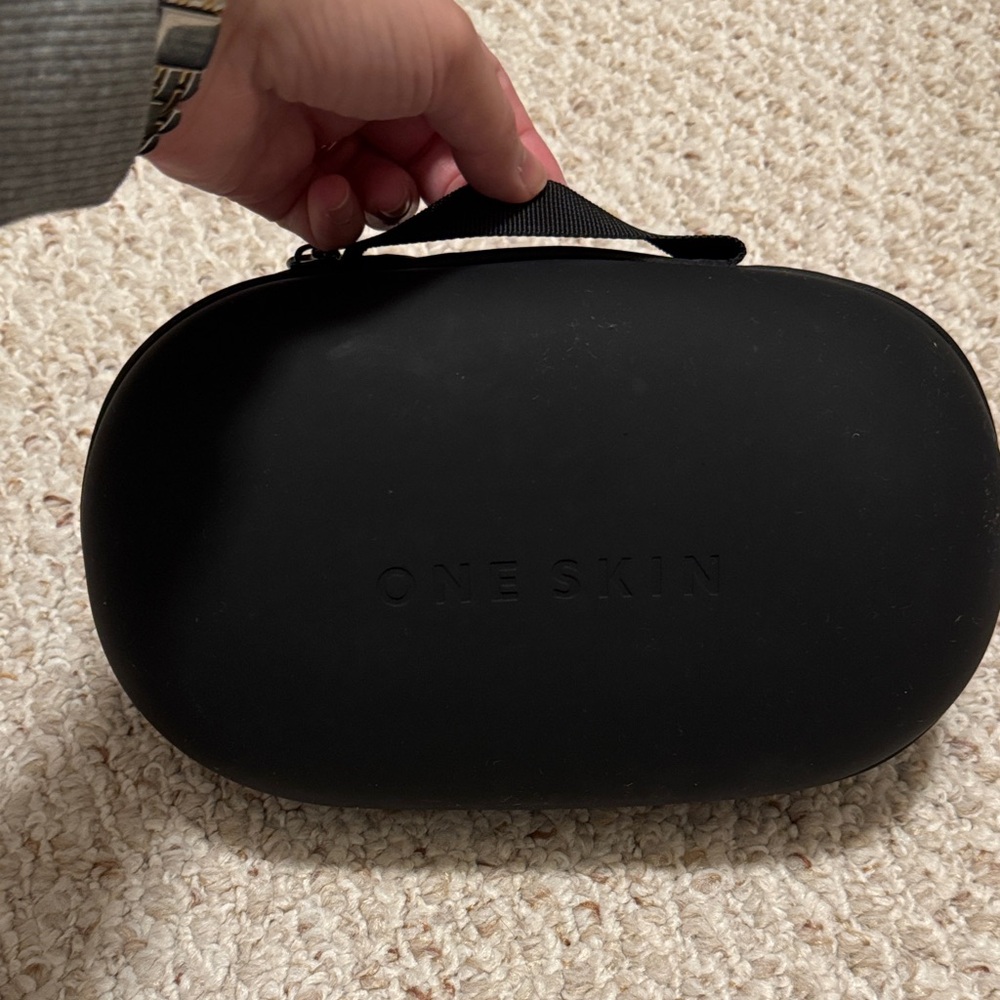One Skin Black Accessory Case - Picture 3 of 3